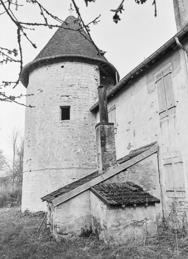 Tour d'enceinte nord en 1979. © Région Bourgogne-Franche-Comté, Inventaire du patrimoine