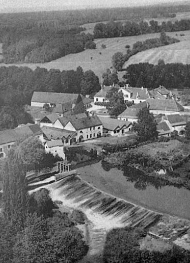 Vue aérienne depuis le sud. © Région Bourgogne-Franche-Comté, Inventaire du patrimoine