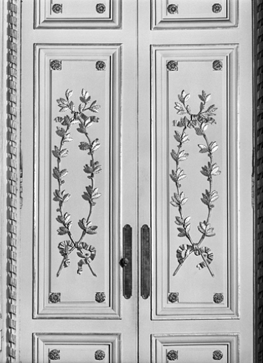 Salon de la rotonde : détail de deux vantaux de porte. © Région Bourgogne-Franche-Comté, Inventaire du Patrimoine
