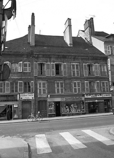 Façade sur rue. © Région Bourgogne-Franche-Comté, Inventaire du patrimoine Façade sur rue. © Région Bourgogne-Franche-Comté, Inventaire du patrimoine
