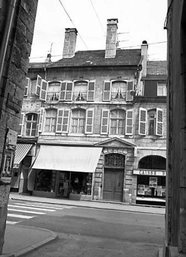Façade sur rue. © Région Bourgogne-Franche-Comté, Inventaire du patrimoine Façade sur rue. © Région Bourgogne-Franche-Comté, Inventaire du patrimoine