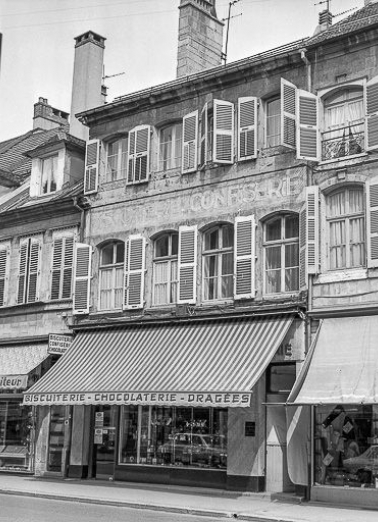 Façade sur rue. © Région Bourgogne-Franche-Comté, Inventaire du patrimoine Façade sur rue. © Région Bourgogne-Franche-Comté, Inventaire du patrimoine