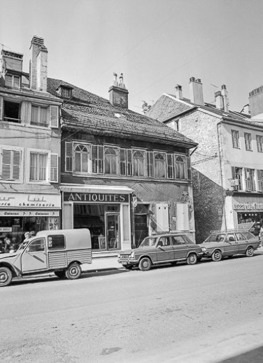 Façade sur rue, vue de trois quarts gauche. © Région Bourgogne-Franche-Comté, Inventaire du patrimoine