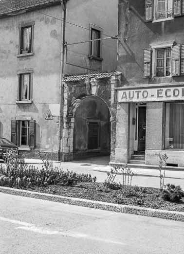 Portail, vue de trois quarts droit. © Région Bourgogne-Franche-Comté, Inventaire du patrimoine