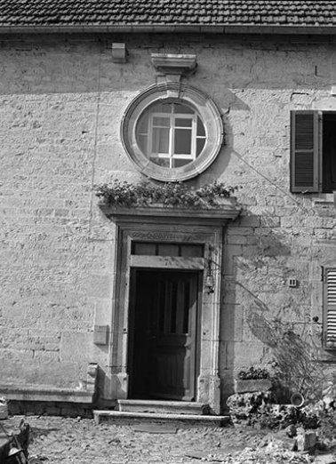 Porte d'entrée du logis. © Région Bourgogne-Franche-Comté, Inventaire du patrimoine
