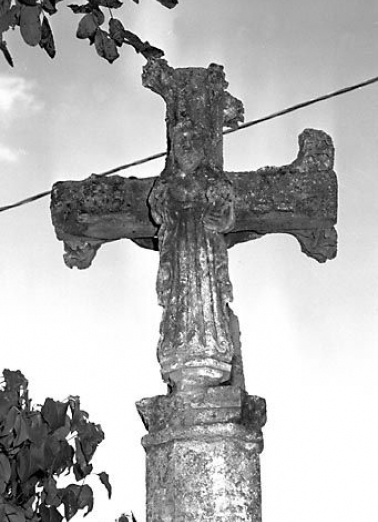 Détail : la Vierge vue de face. © Région Bourgogne-Franche-Comté, Inventaire du patrimoine