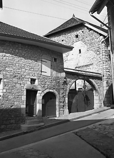 Vue d'ensemble depuis la rue de Jaubourg. © Région Bourgogne-Franche-Comté, Inventaire du patrimoine Vue d'ensemble depuis la rue de Jaubourg. © Région Bourgogne-Franche-Comté, Inventaire du patrimoine