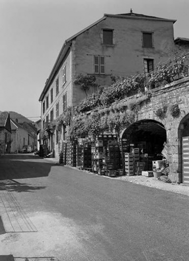 Façade antérieure de trois quarts gauche. © Région Bourgogne-Franche-Comté, Inventaire du patrimoine