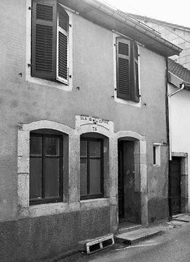 Façade antérieure vue de trois quarts gauche. © Région Bourgogne-Franche-Comté, Inventaire du patrimoine