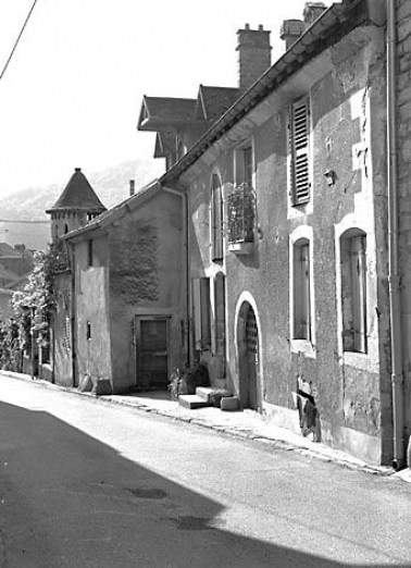 Façade antérieure vue de trois quarts droit. © Région Bourgogne-Franche-Comté, Inventaire du patrimoine