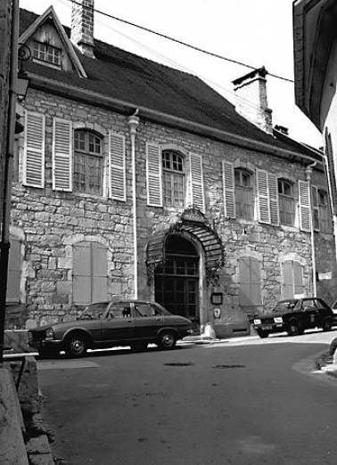 Façade antérieure vue de trois quarts gauche. © Région Bourgogne-Franche-Comté, Inventaire du patrimoine