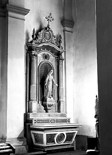 Vue d'ensemble de l'autel retable secondaire de la Vierge. © Région Bourgogne-Franche-Comté, Inventaire du patrimoine Vue d'ensemble de l'autel retable secondaire de la Vierge. © Région Bourgogne-Franche-Comté, Inventaire du patrimoine