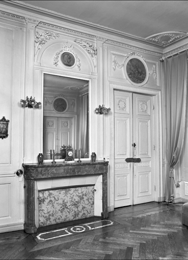 Chambre : détail de la cheminée. © Région Bourgogne-Franche-Comté, Inventaire du patrimoine