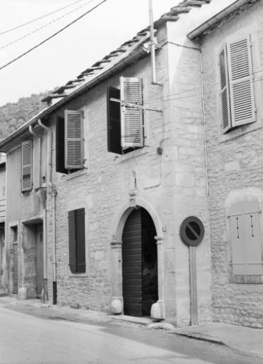 Façade antérieure vue de trois quarts droit. © Région Bourgogne-Franche-Comté, Inventaire du patrimoine