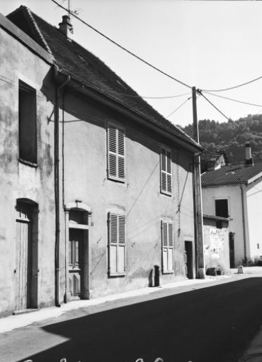 Façade antérieure de trois quarts gauche. © Région Bourgogne-Franche-Comté, Inventaire du patrimoine