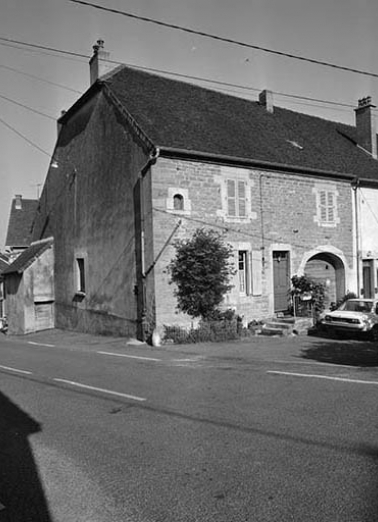 Façades antérieure et latérale gauche. © Région Bourgogne-Franche-Comté, Inventaire du patrimoine