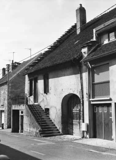 Façade antérieure de trois quarts droit. © Région Bourgogne-Franche-Comté, Inventaire du patrimoine