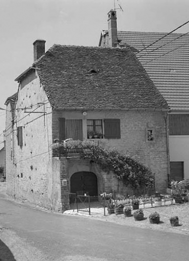 Façade antérieure et face gauche. © Région Bourgogne-Franche-Comté, Inventaire du patrimoine