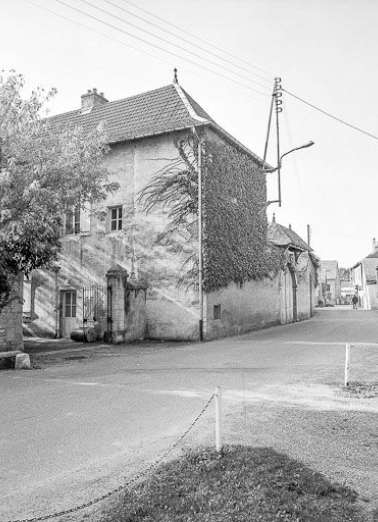 Vue d'ensemble depuis la rue. © Région Bourgogne-Franche-Comté, Inventaire du patrimoine