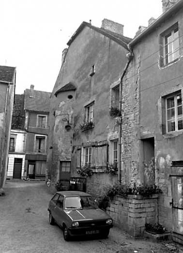 Façade latérale droite sur cour. © Région Bourgogne-Franche-Comté, Inventaire du patrimoine Façade latérale droite sur cour. © Région Bourgogne-Franche-Comté, Inventaire du patrimoine