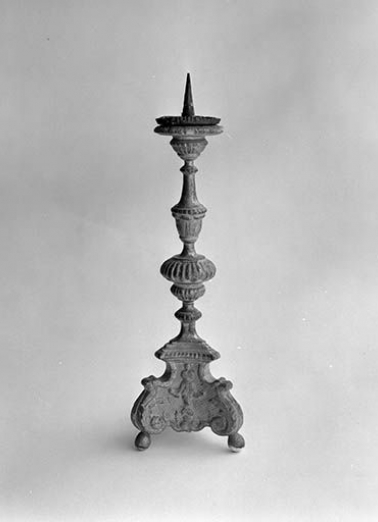 Vue d'un chandelier d'autel. © Région Bourgogne-Franche-Comté, Inventaire du patrimoine