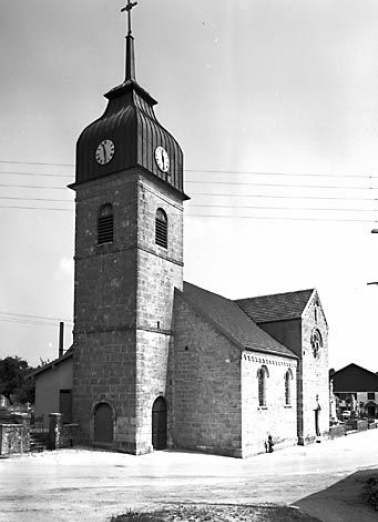Façade antérieure et face latérale droite. © Région Bourgogne-Franche-Comté, Inventaire du patrimoine