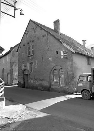 Façade antérieure de trois quarts droit. © Région Bourgogne-Franche-Comté, Inventaire du patrimoine