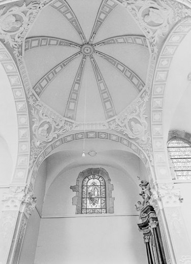 Intérieur : coupole de la croisée du transept et voûte du bras du transept gauche. © Région Bourgogne-Franche-Comté, Inventaire du patrimoine