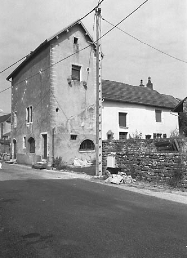 Vue de trois quarts droit. © Région Bourgogne-Franche-Comté, Inventaire du patrimoine