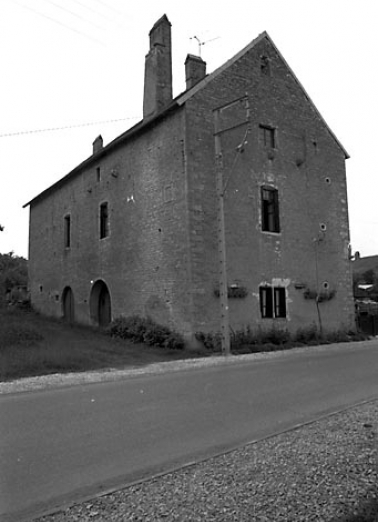 Façades sur rue et latérale avec celliers. © Région Bourgogne-Franche-Comté, Inventaire du patrimoine