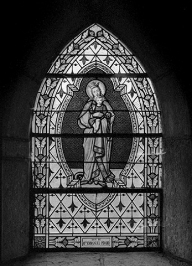 Baie 2 : Vierge à l'Enfant. Inscription : "DON DE Mme EMMANUEL PINARD". © Région Bourgogne-Franche-Comté, Inventaire du patrimoine