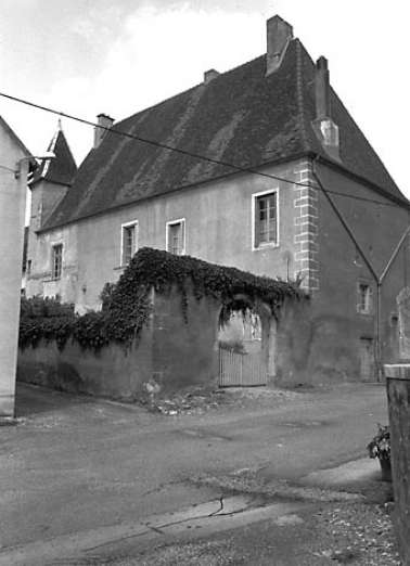 Vue d'ensemble de l'ancienne maison du Prieur. © Région Bourgogne-Franche-Comté, Inventaire du patrimoine