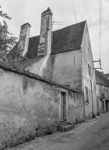 Vue de trois quarts gauche depuis la rue. © Région Bourgogne-Franche-Comté, Inventaire du patrimoine