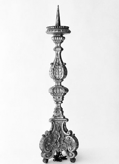 Vue d'un chandelier d'autel. © Région Bourgogne-Franche-Comté, Inventaire du patrimoine