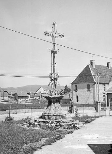 Croix de cimetière. © Région Bourgogne-Franche-Comté, Inventaire du patrimoine