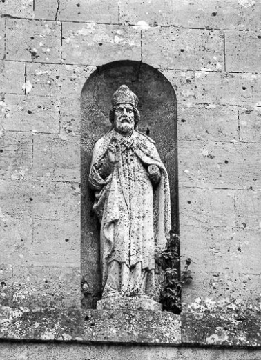 Ensemble de trois statues au-dessus du portail : saint Evêque. © Région Bourgogne-Franche-Comté, Inventaire du patrimoine