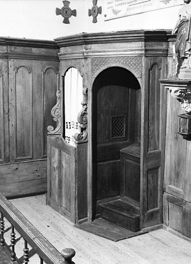 Vue générale d'un confessionnal. © Région Bourgogne-Franche-Comté, Inventaire du patrimoine