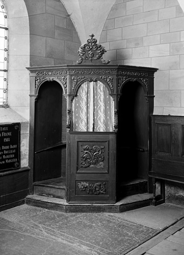 Vue d'ensemble d'un confessionnal. © Région Bourgogne-Franche-Comté, Inventaire du patrimoine