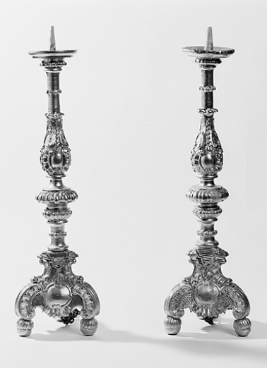 Vue de 2 chandeliers d'autel. © Région Bourgogne-Franche-Comté, Inventaire du patrimoine