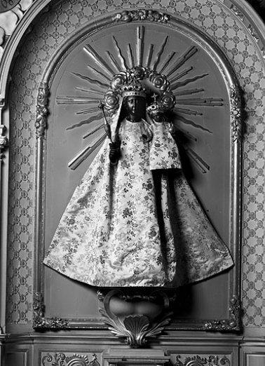 Vue de face avec les vêtements. © Région Bourgogne-Franche-Comté, Inventaire du patrimoine