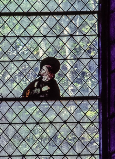 Détail du Calvaire : buste de saint Jean (lancette droite). © Région Bourgogne-Franche-Comté, Inventaire du patrimoine