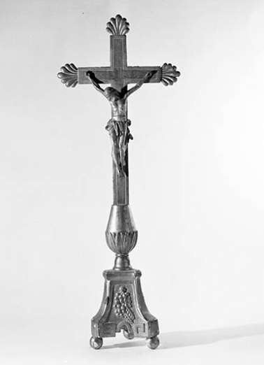 Vue d'ensemble d'une des deux croix d'autel. © Région Bourgogne-Franche-Comté, Inventaire du patrimoine