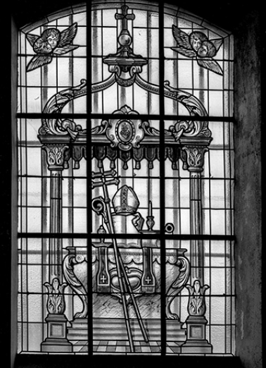 Baie n° 6 : insignes de l'évêché. © Région Bourgogne-Franche-Comté, Inventaire du patrimoine