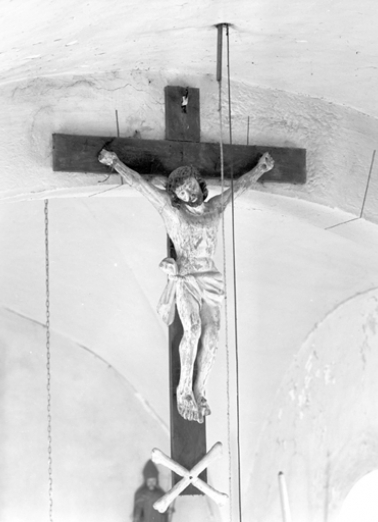 Christ en croix vu de trois quarts droit. © Région Bourgogne-Franche-Comté, Inventaire du patrimoine