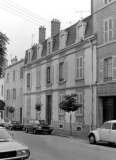 Façade antérieure, consoles du balcon et de l'oriel. © Région Bourgogne-Franche-Comté, Inventaire du patrimoine