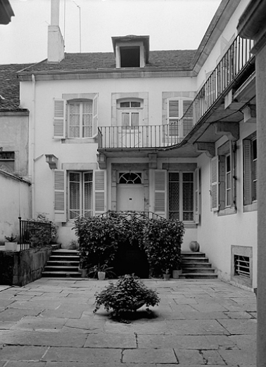 Maison particulière en fond de cour. © Région Bourgogne-Franche-Comté, Inventaire du patrimoine
