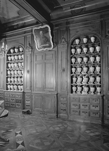 Pharmacie, troisième salle, détail. © Région Bourgogne-Franche-Comté, Inventaire du patrimoine
