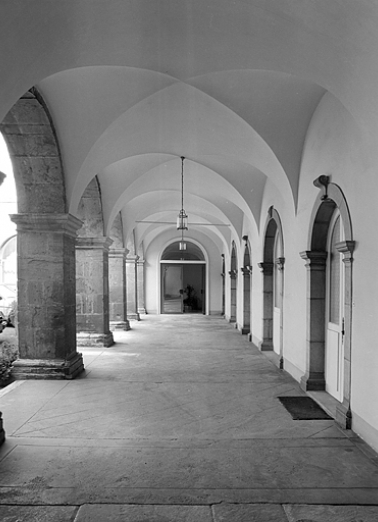 Cloître : galerie sud. © Région Bourgogne-Franche-Comté, Inventaire du patrimoine