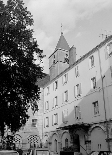 Anciens bâtiments conventuels. Façade sur le cloître côté est. © Région Bourgogne-Franche-Comté, Inventaire du patrimoine