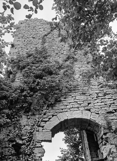 Vue extérieure du donjon. © Région Bourgogne-Franche-Comté, Inventaire du patrimoine